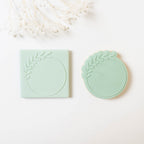 Round botanical frame with matching cutter